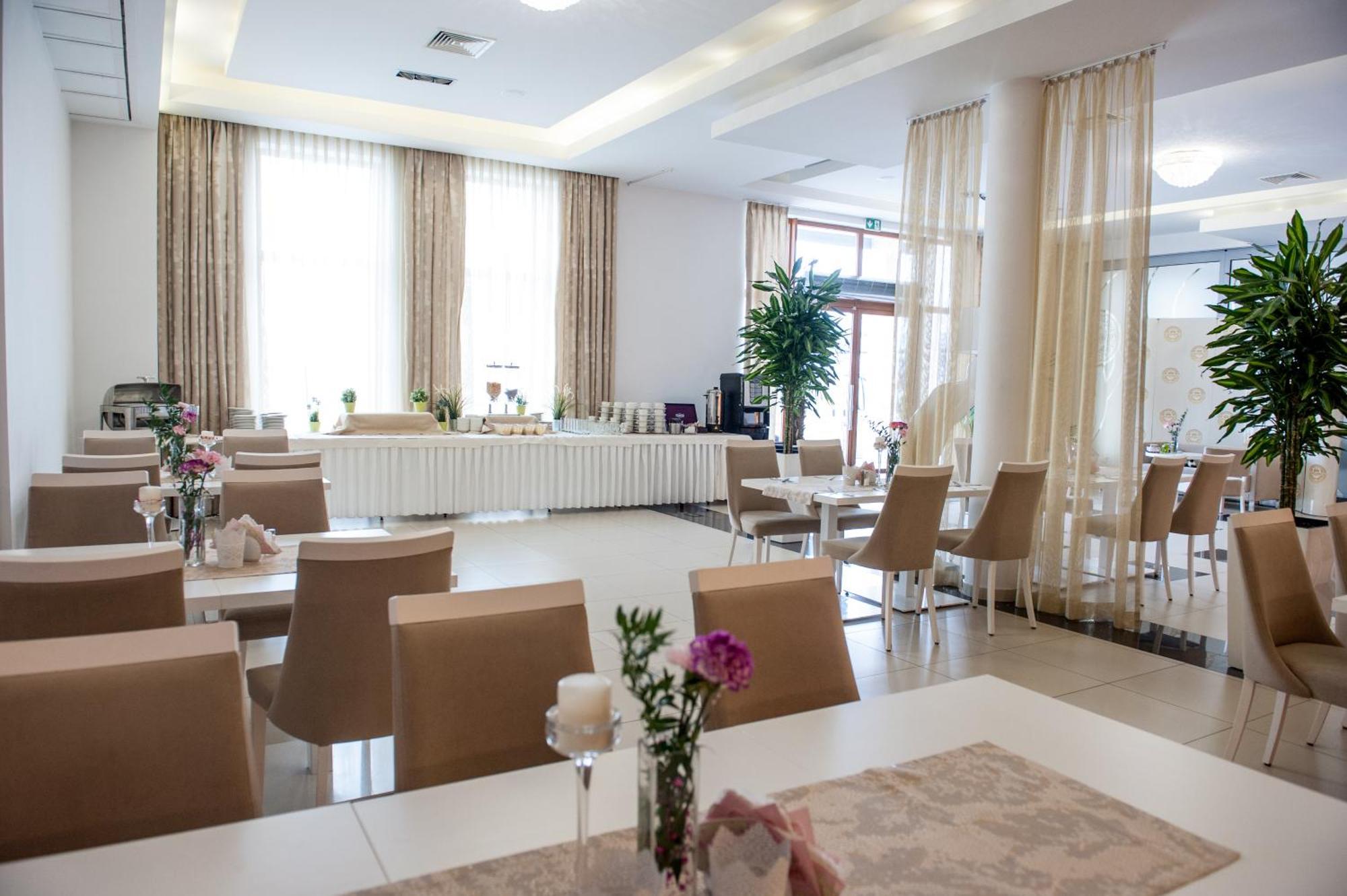 סידלצה Hotel Aleksandria מראה חיצוני תמונה