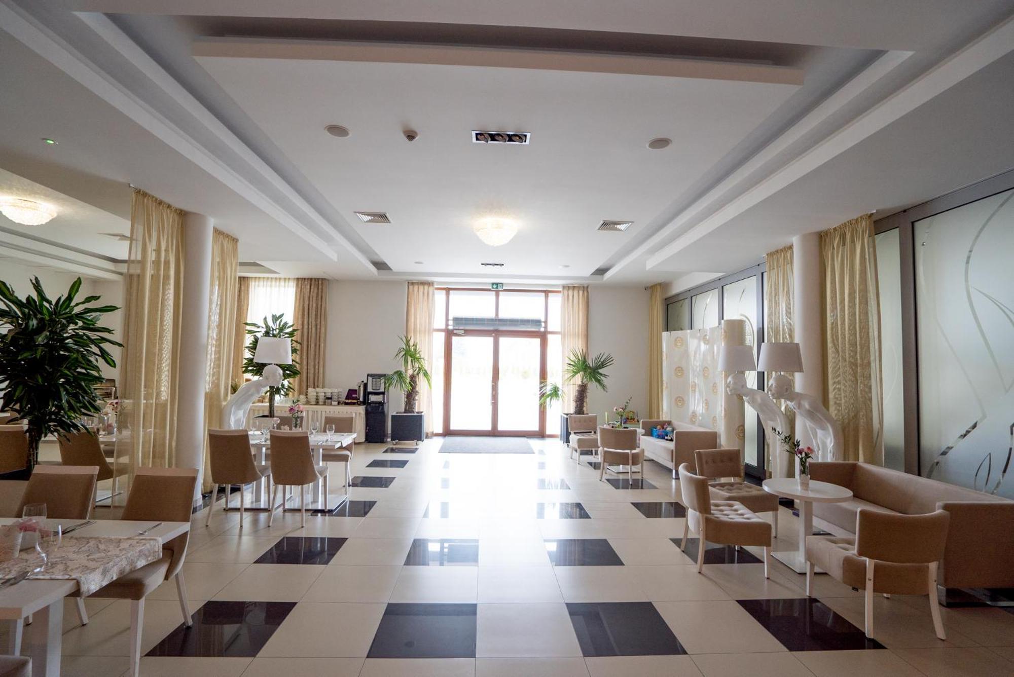 סידלצה Hotel Aleksandria מראה חיצוני תמונה