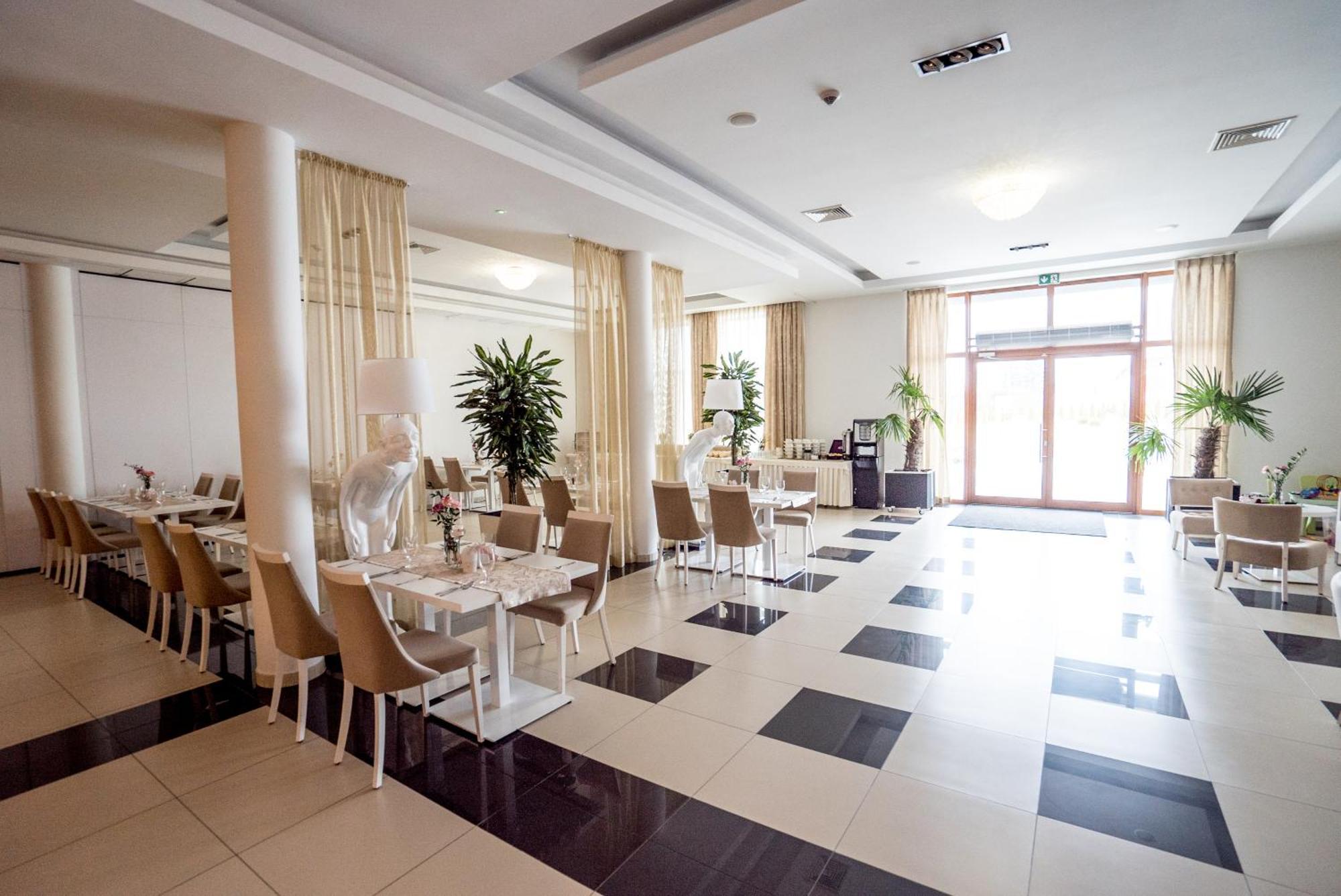 סידלצה Hotel Aleksandria מראה חיצוני תמונה