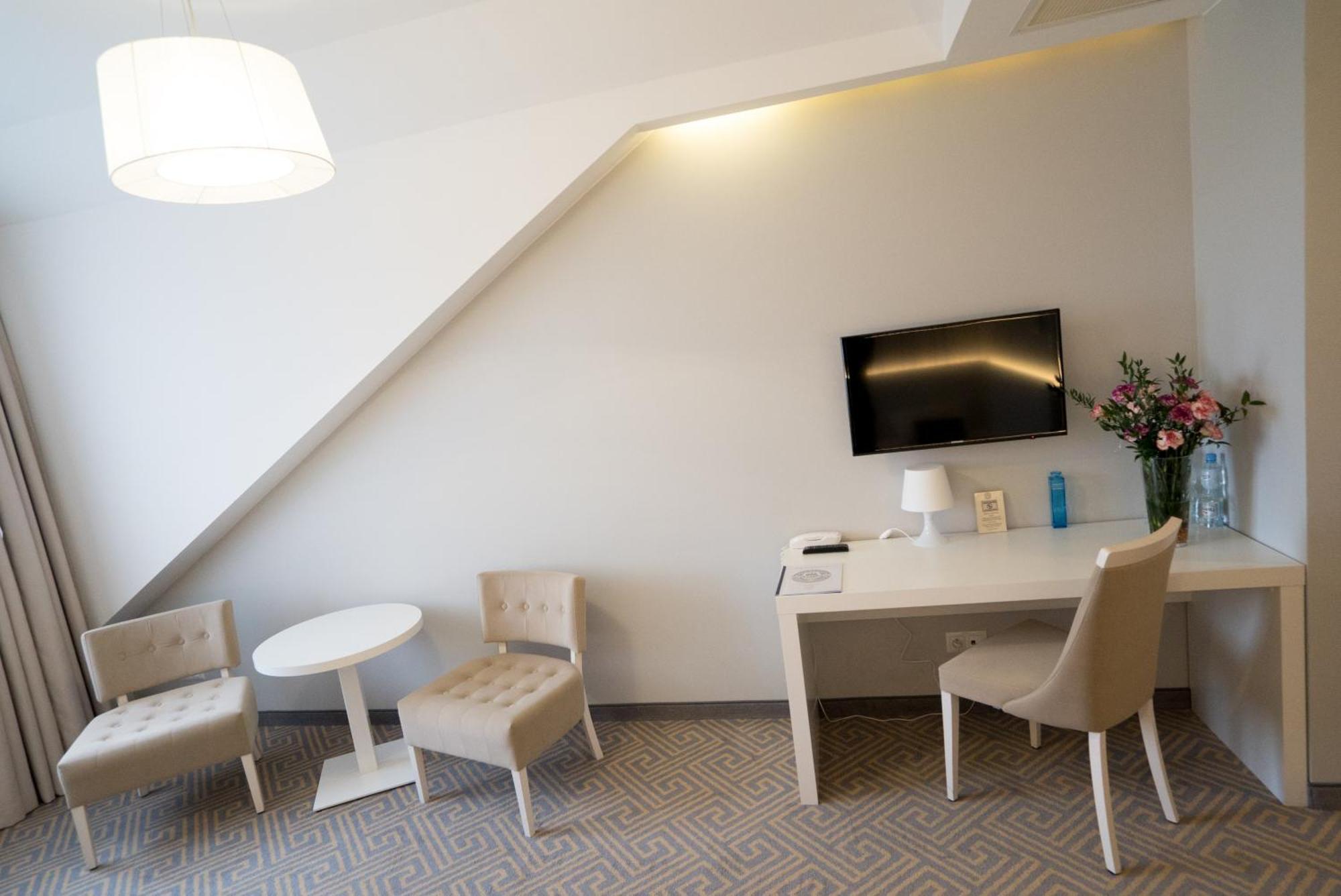 סידלצה Hotel Aleksandria מראה חיצוני תמונה