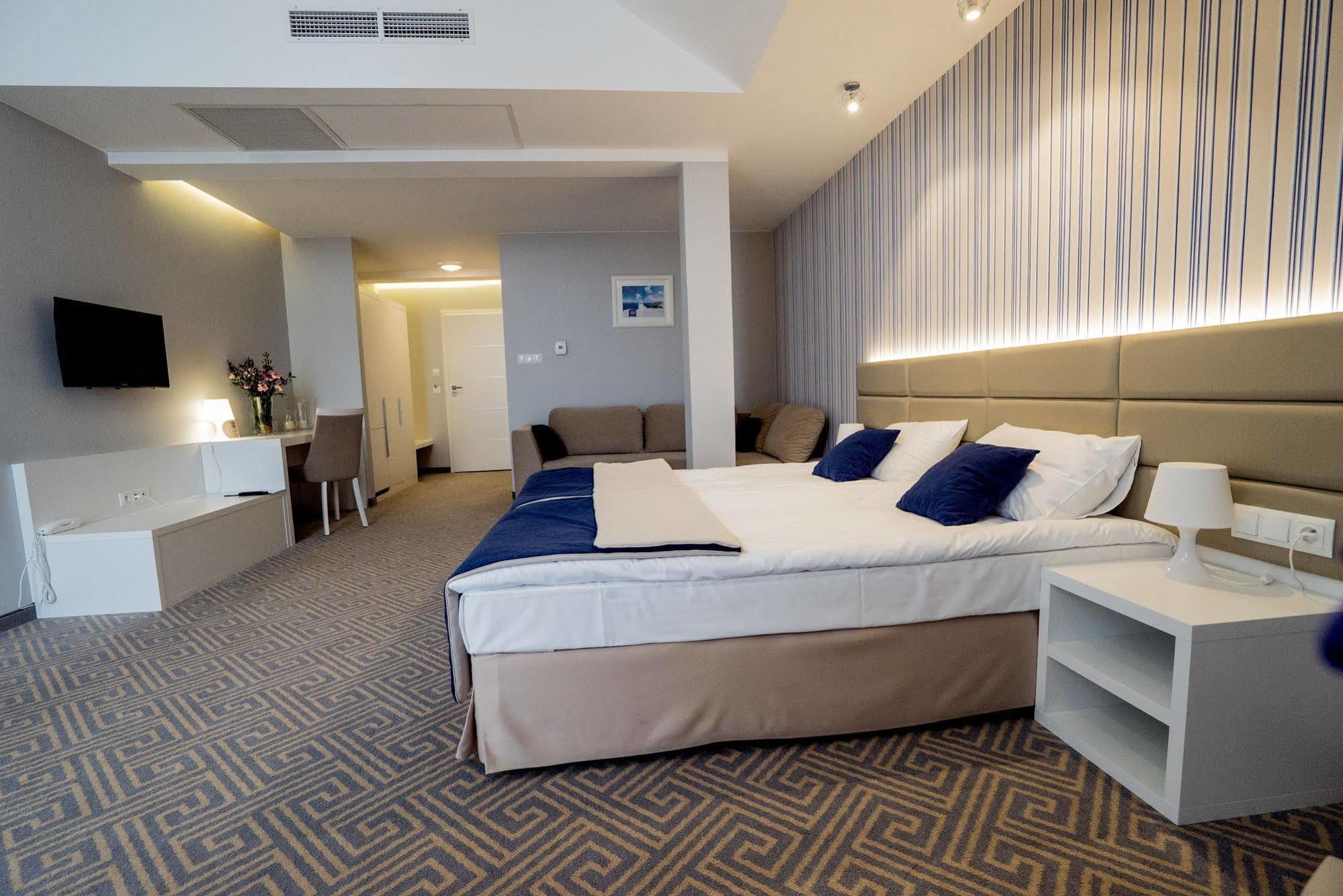 סידלצה Hotel Aleksandria מראה חיצוני תמונה
